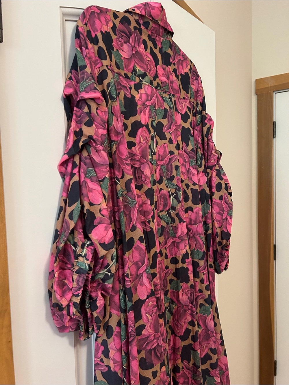 A Rare Bird Floral High-Low Button-Front Rose Leopard Duster in Pink - Picture 13 of 16